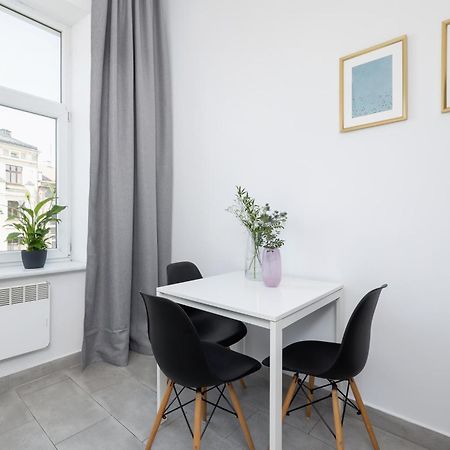 1-Bedroom Apartment - 65 Dluga Street クラクフ エクステリア 写真