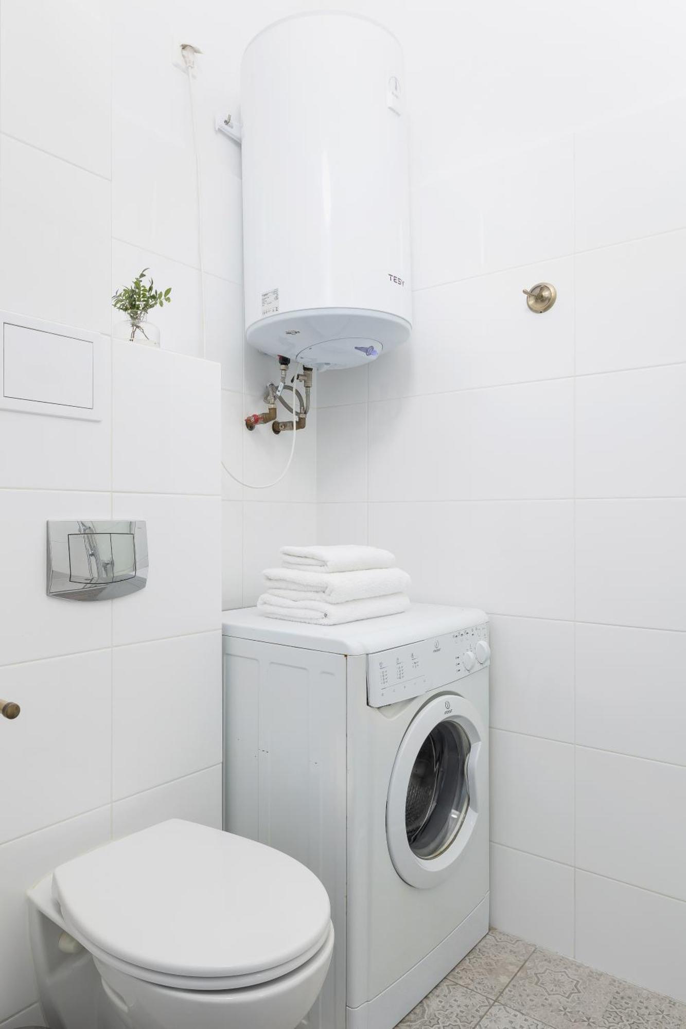 1-Bedroom Apartment - 65 Dluga Street クラクフ エクステリア 写真